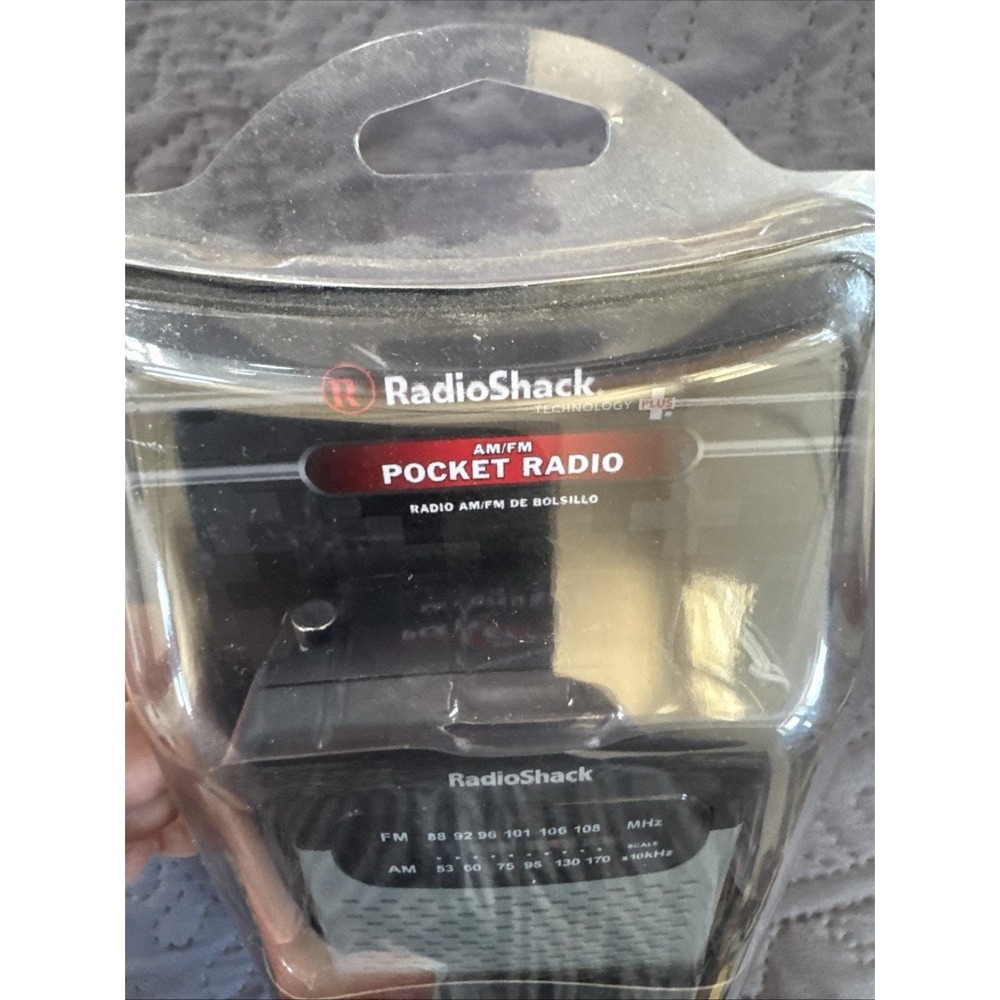 Radio Shack Vintage AM FM Pocket Radio Model 1200586 - Brand New Factory Sealed - Picture 2 of 5